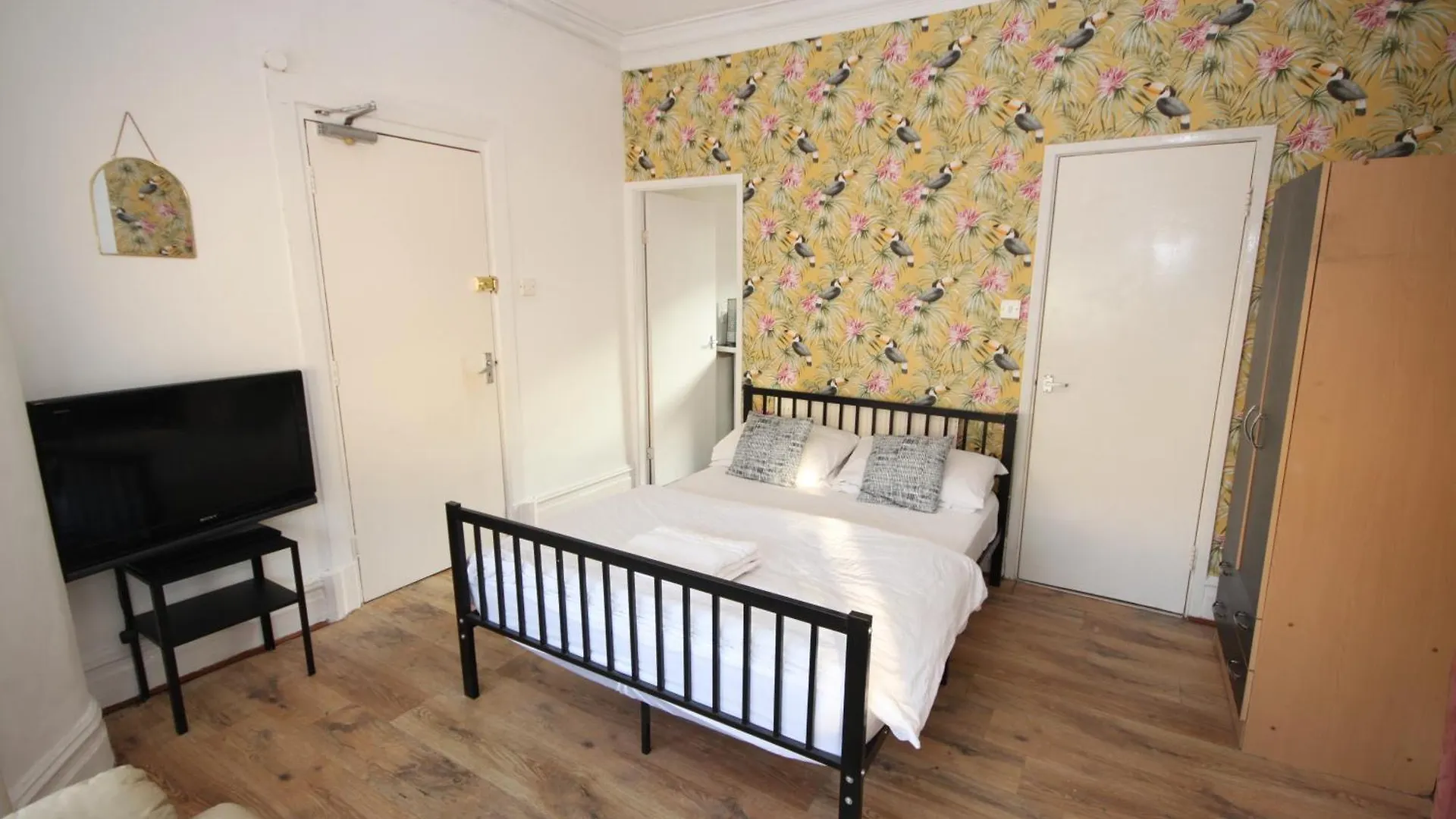 Barton Seaview, Self Catering Studio Apartments, Promenade & Central Beach Location, Families, Couples Or 23 Years Plus Only, Free Parking Blackpool 0*,  Reino Unido