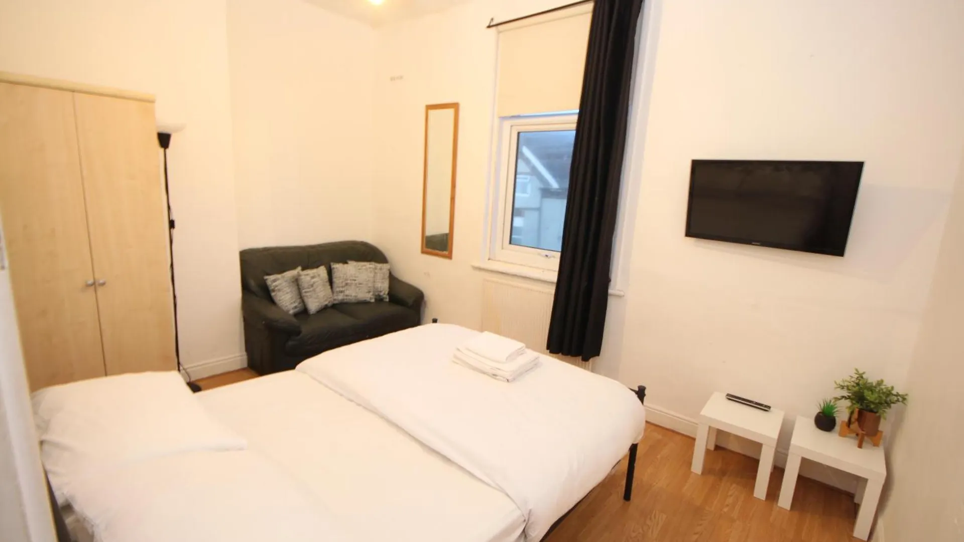 Cosy Casa: Beachfront Promenade Retreat with Free Parking Blackpool 0*,  United Kingdom