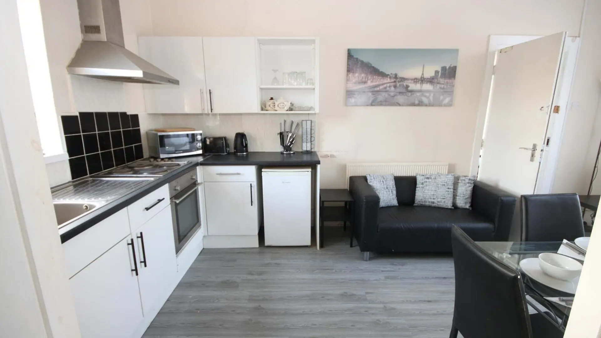Apartment Cosy Casa: Beachfront Promenade Retreat with Free Parking Blackpool