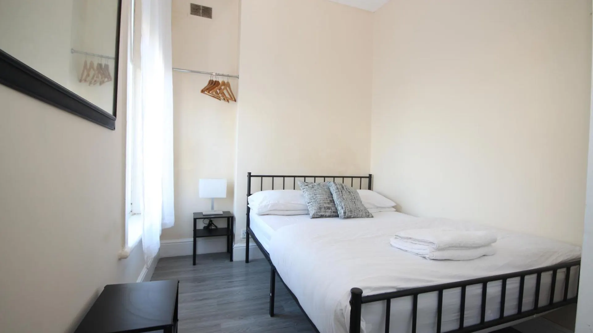 Apartment Cosy Casa: Beachfront Promenade Retreat with Free Parking Blackpool