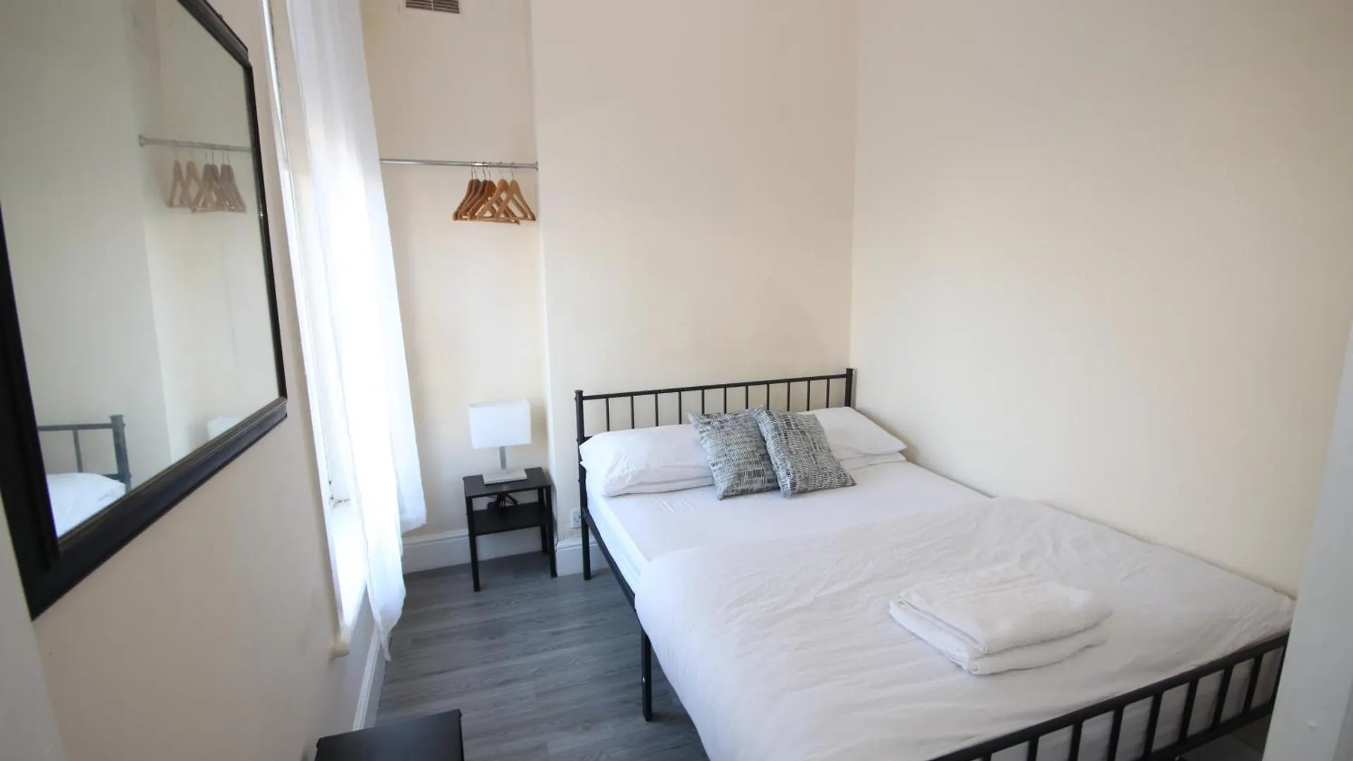 Cosy Casa: Beachfront Promenade Retreat with Free Parking Blackpool 0*,