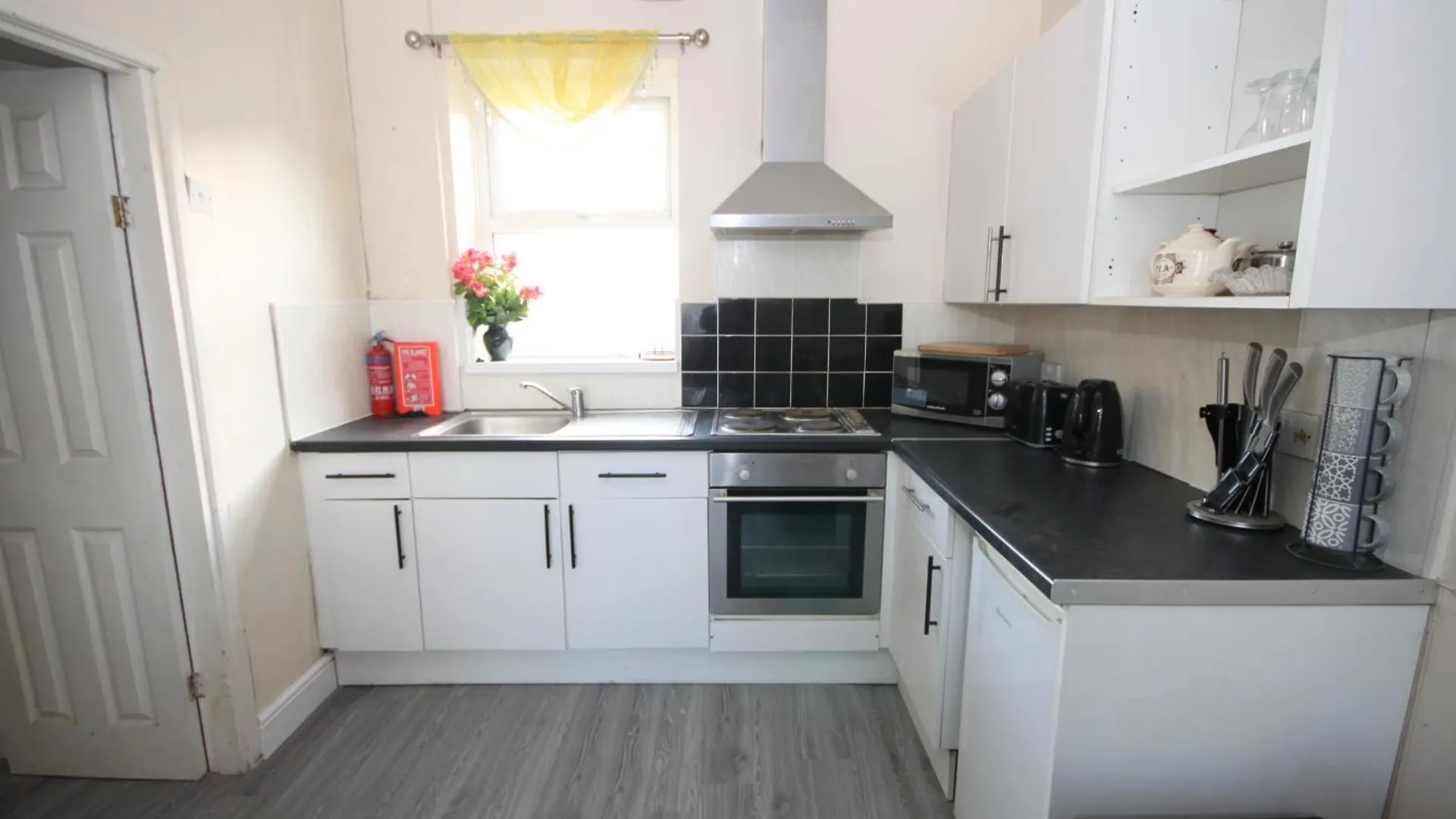 Cosy Casa: Beachfront Promenade Retreat with Free Parking Blackpool