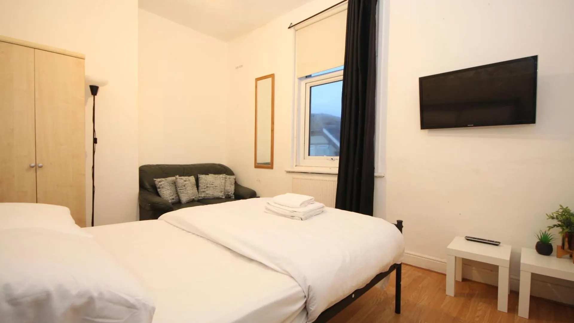 公寓 Barton Seaview, Self Catering Studio Apartments, Promenade & Central Beach Location, Families, Couples Or 23 Years Plus Only, Free Parking 黑潭