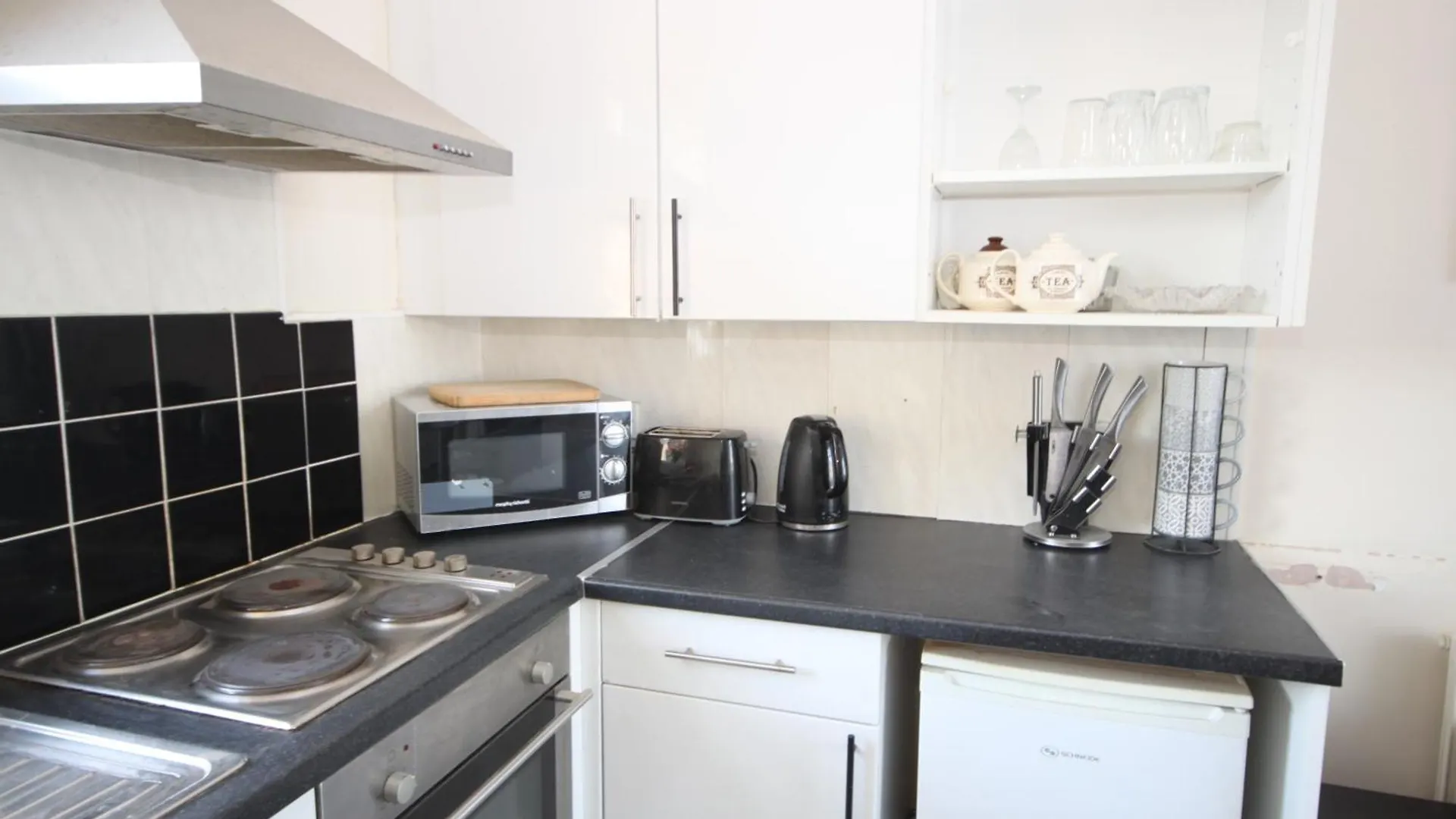 公寓 Barton Seaview, Self Catering Studio Apartments, Promenade & Central Beach Location, Families, Couples Or 23 Years Plus Only, Free Parking 黑潭